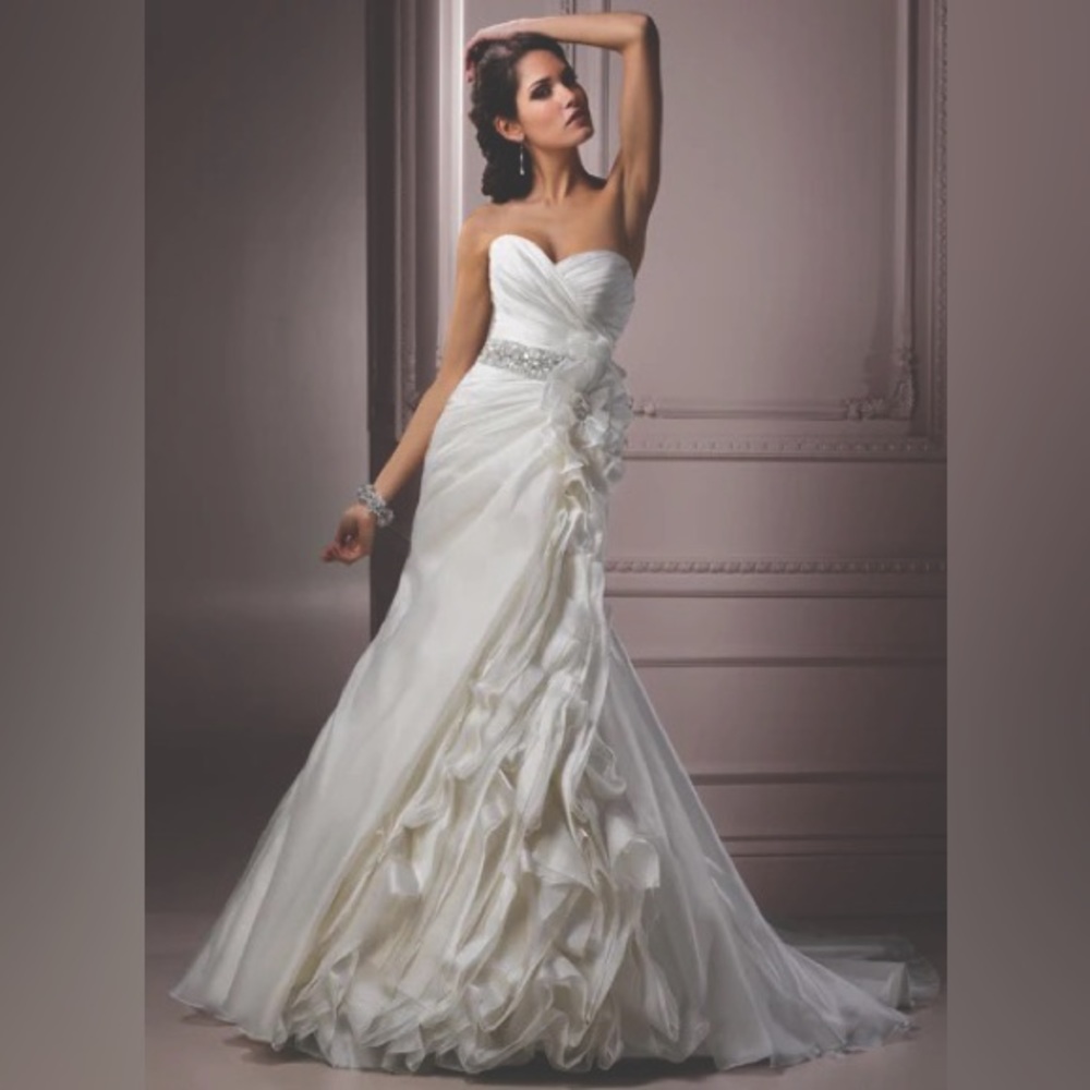 Bridal Maggie Sottero Antonia (NEW) never used size 8